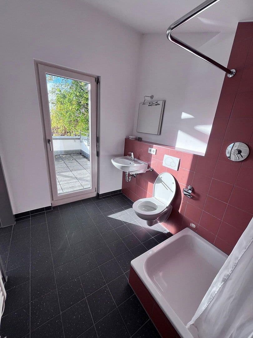 Pronájem bytu 5+1 136 m², Weinstadt, Bádensko-Württembersko Pronájem bytu 5+1 136 m², Weinstadt, Bádensko-Württembersko