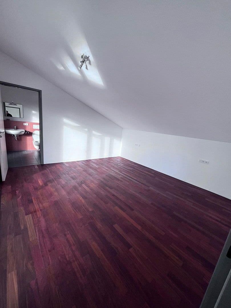 Pronájem bytu 5+1 136 m², Weinstadt, Bádensko-Württembersko Pronájem bytu 5+1 136 m², Weinstadt, Bádensko-Württembersko