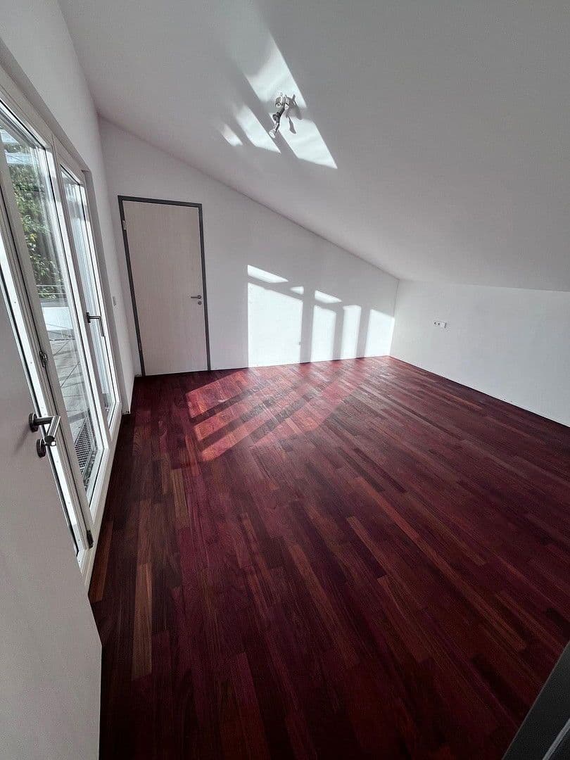 Pronájem bytu 5+1 136 m², Weinstadt, Bádensko-Württembersko Pronájem bytu 5+1 136 m², Weinstadt, Bádensko-Württembersko
