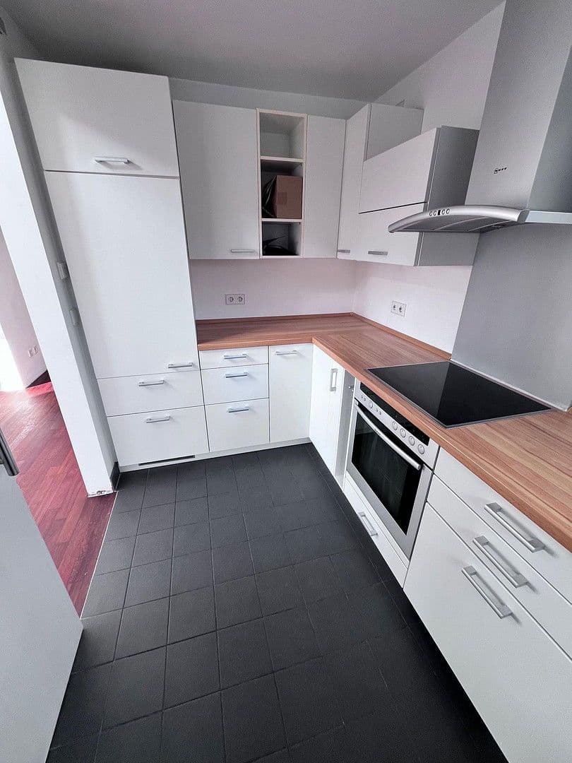 Pronájem bytu 5+1 136 m², Weinstadt, Bádensko-Württembersko Pronájem bytu 5+1 136 m², Weinstadt, Bádensko-Württembersko