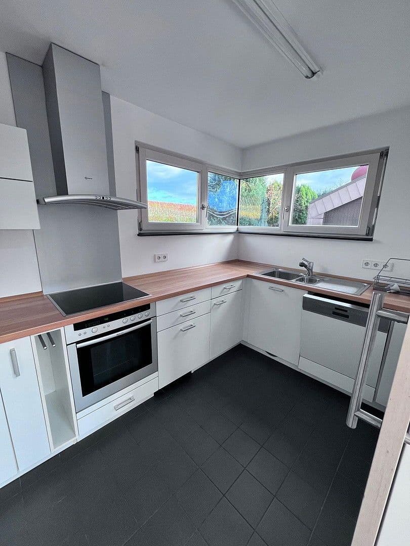 Pronájem bytu 5+1 136 m², Weinstadt, Bádensko-Württembersko Pronájem bytu 5+1 136 m², Weinstadt, Bádensko-Württembersko