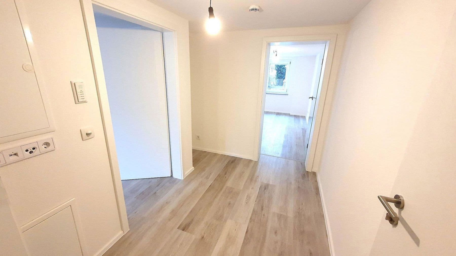 Pronájem bytu 2+1 70 m², Rheinstraße 14, Gailingen am Hochrhein, Bádensko-Württembersko Pronájem bytu 2+1 70 m², Rheinstraße 14, Gailingen am Hochrhein, Bádensko-Württembersko