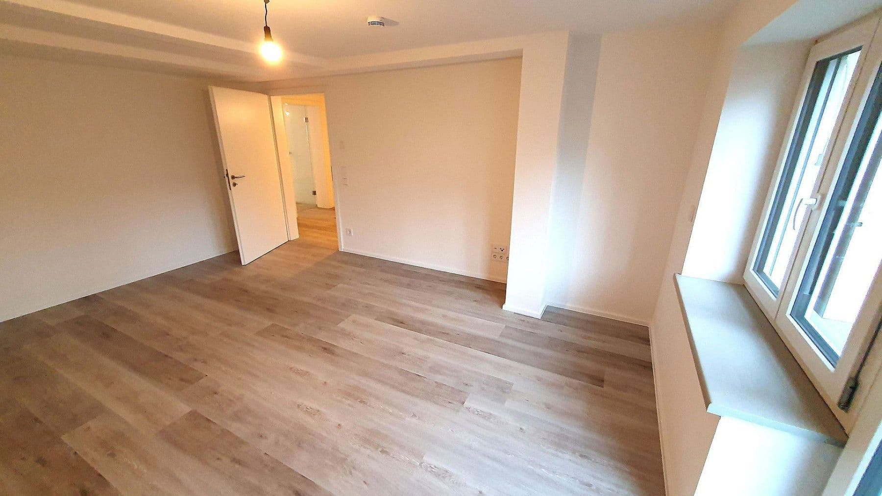 Pronájem bytu 2+1 70 m², Rheinstraße 14, Gailingen am Hochrhein, Bádensko-Württembersko Pronájem bytu 2+1 70 m², Rheinstraße 14, Gailingen am Hochrhein, Bádensko-Württembersko