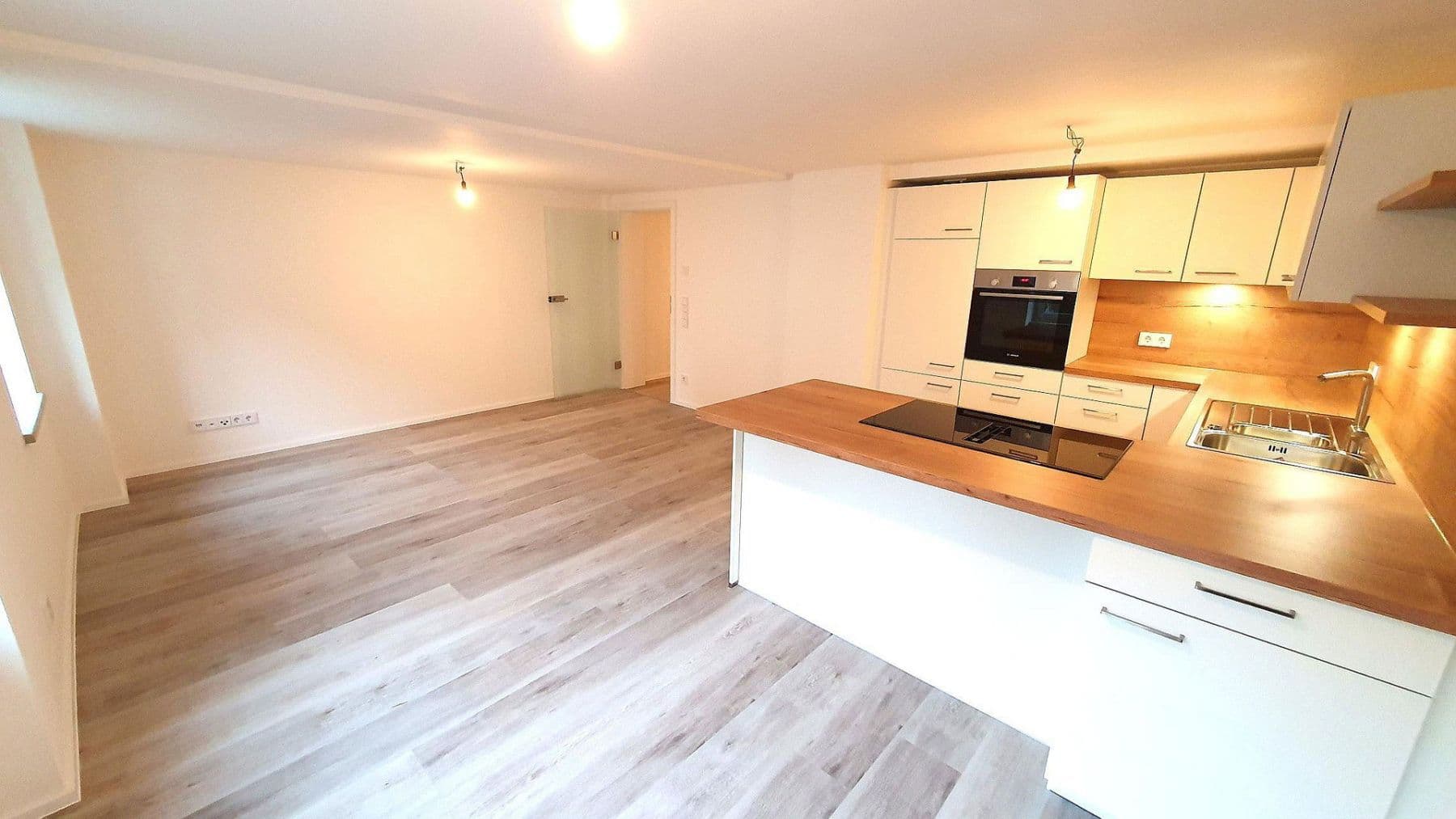 Pronájem bytu 2+1 70 m², Rheinstraße 14, Gailingen am Hochrhein, Bádensko-Württembersko Pronájem bytu 2+1 70 m², Rheinstraße 14, Gailingen am Hochrhein, Bádensko-Württembersko