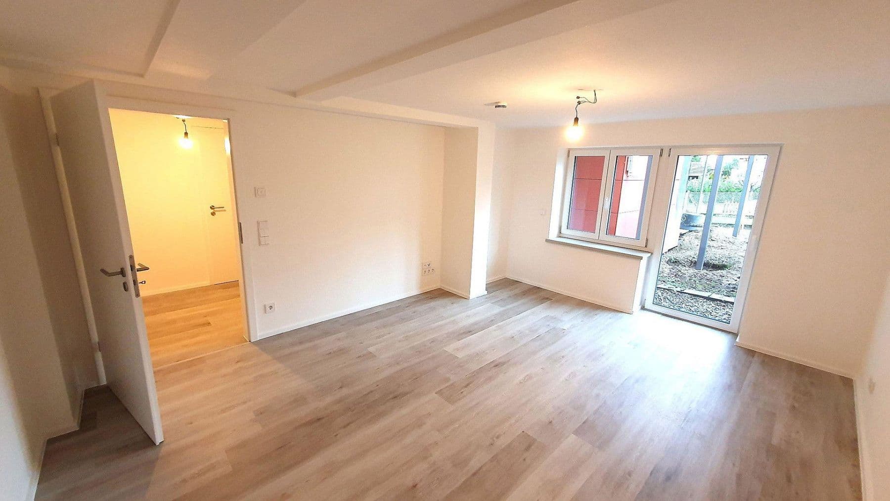 Pronájem bytu 2+1 70 m², Rheinstraße 14, Gailingen am Hochrhein, Bádensko-Württembersko Pronájem bytu 2+1 70 m², Rheinstraße 14, Gailingen am Hochrhein, Bádensko-Württembersko