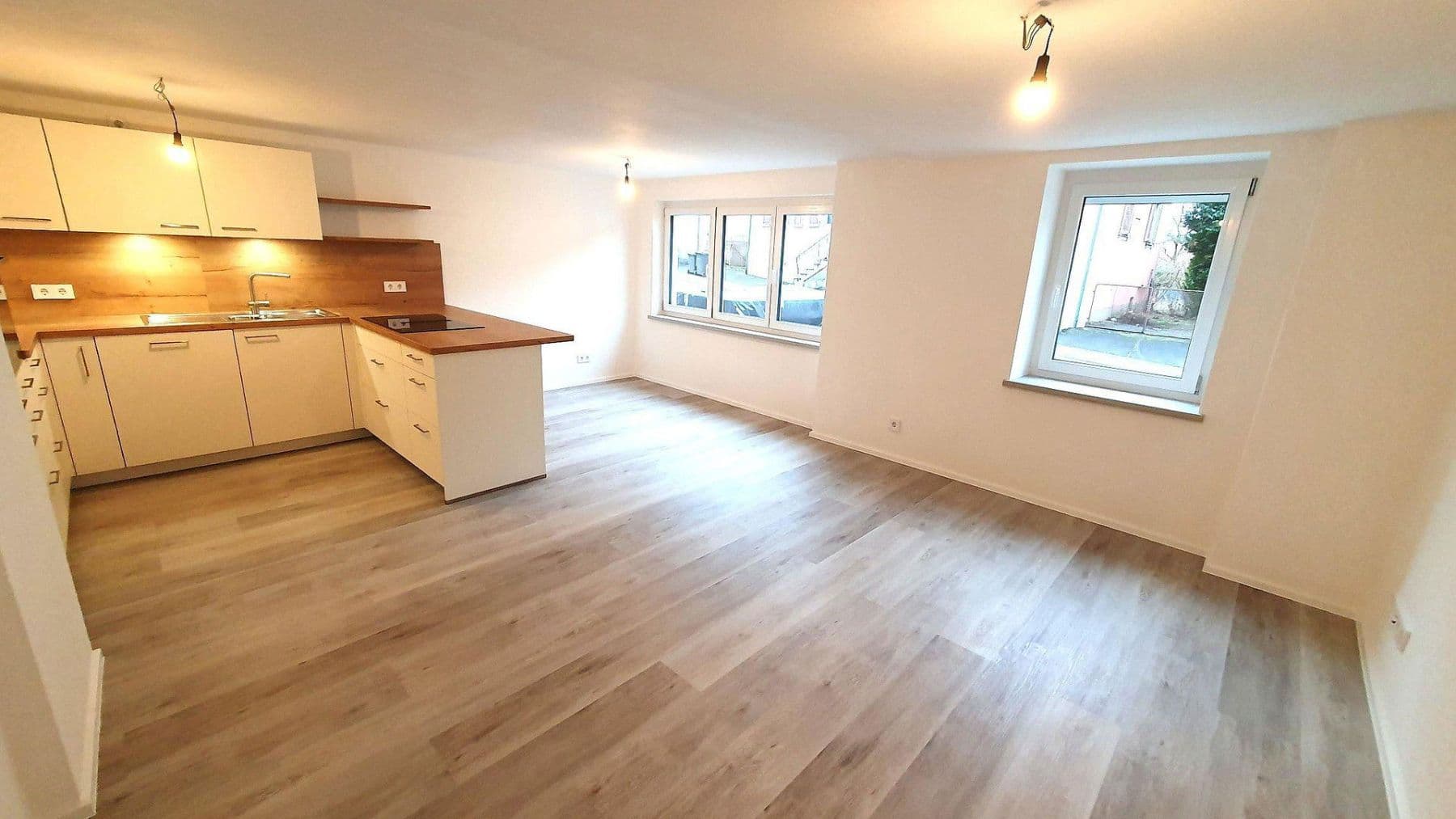 Pronájem bytu 2+1 70 m², Rheinstraße 14, Gailingen am Hochrhein, Bádensko-Württembersko Pronájem bytu 2+1 70 m², Rheinstraße 14, Gailingen am Hochrhein, Bádensko-Württembersko