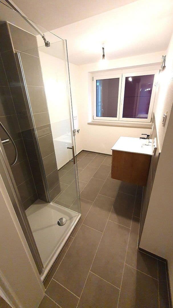 Pronájem bytu 2+1 70 m², Rheinstraße 14, Gailingen am Hochrhein, Bádensko-Württembersko Pronájem bytu 2+1 70 m², Rheinstraße 14, Gailingen am Hochrhein, Bádensko-Württembersko