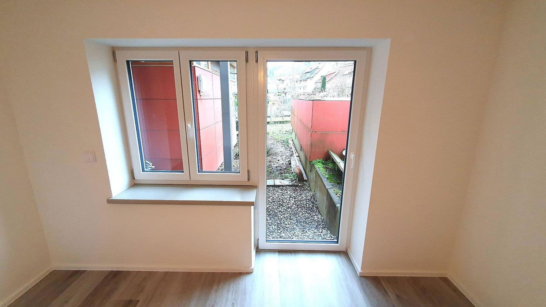 Pronájem bytu 2+1 70 m², Rheinstraße 14, Gailingen am Hochrhein, Bádensko-Württembersko Pronájem bytu 2+1 70 m², Rheinstraße 14, Gailingen am Hochrhein, Bádensko-Württembersko