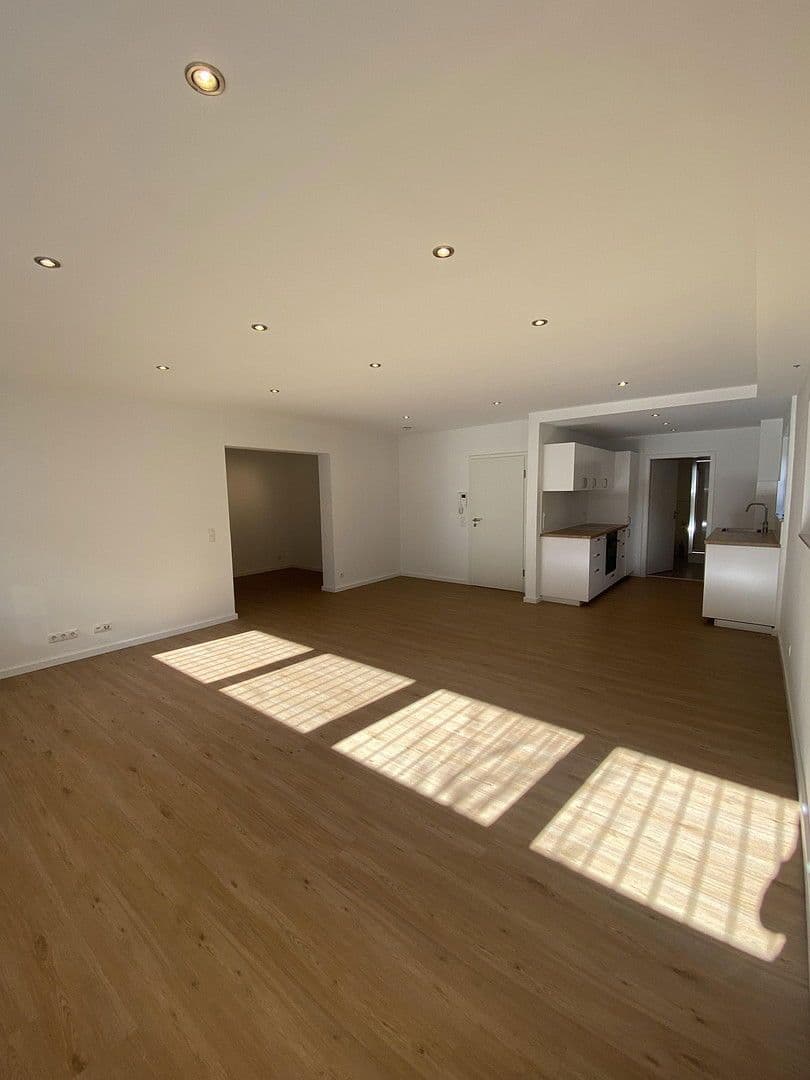 Pronájem bytu 2+1 73 m², Mannheim, Bádensko-Württembersko Pronájem bytu 2+1 73 m², Mannheim, Bádensko-Württembersko