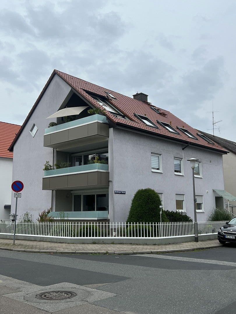 Pronájem bytu 2+1 73 m², Mannheim, Bádensko-Württembersko Pronájem bytu 2+1 73 m², Mannheim, Bádensko-Württembersko