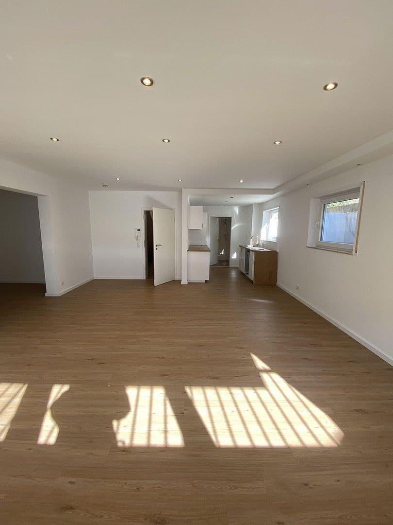 Pronájem bytu 2+1 73 m², Mannheim, Bádensko-Württembersko Pronájem bytu 2+1 73 m², Mannheim, Bádensko-Württembersko