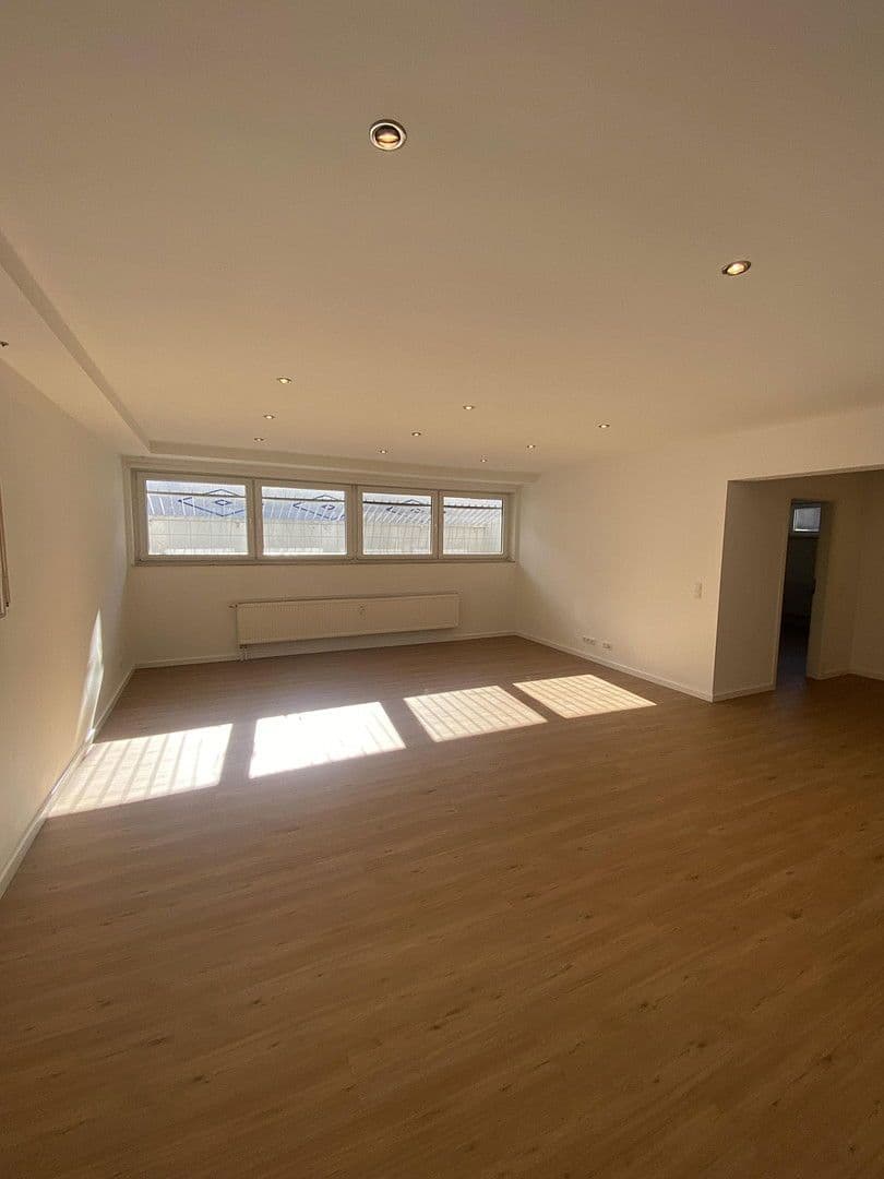 Pronájem bytu 2+1 73 m², Mannheim, Bádensko-Württembersko Pronájem bytu 2+1 73 m², Mannheim, Bádensko-Württembersko