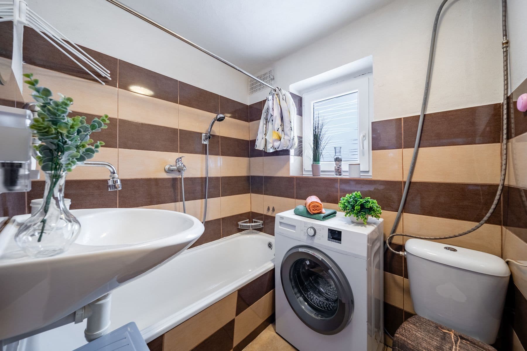 Prodej domu 98 m², pozemek 615 m², třída 5. května, Lišov, Jihočeský kraj Prodej domu 98 m², pozemek 615 m², třída 5. května, Lišov, Jihočeský kraj