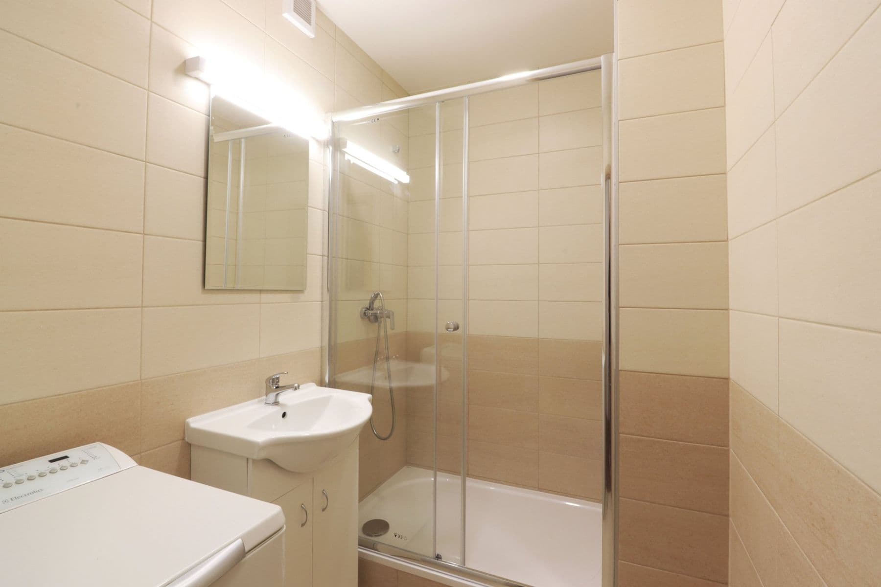 Pronájem bytu 2+kk 39 m², Švédská, Kladno, Středočeský kraj Pronájem bytu 2+kk 39 m², Švédská, Kladno, Středočeský kraj