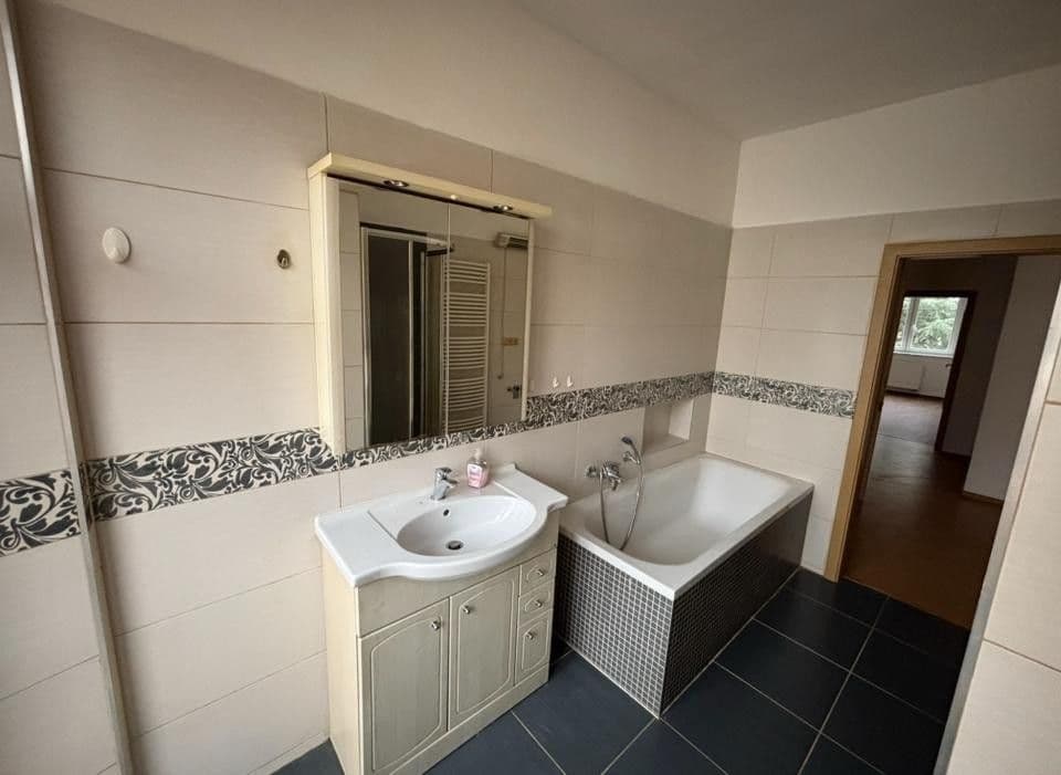 Pronájem bytu 4+1 110 m², Sv. Čecha, Jičín, Královéhradecký kraj Pronájem bytu 4+1 110 m², Sv. Čecha, Jičín, Královéhradecký kraj