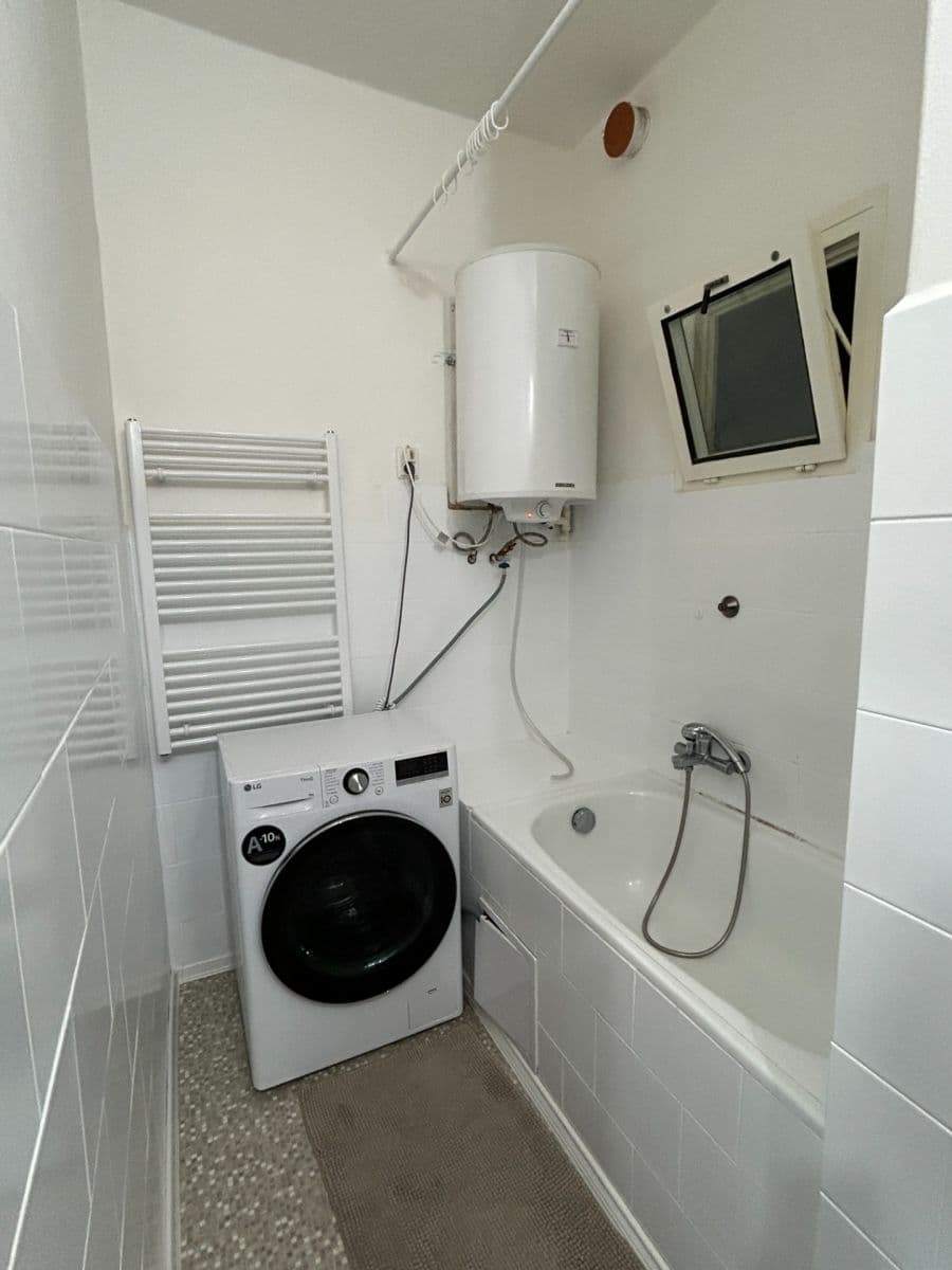 Pronájem bytu 1+kk 30 m², Michelská, Praha, Praha Pronájem bytu 1+kk 30 m², Michelská, Praha, Praha