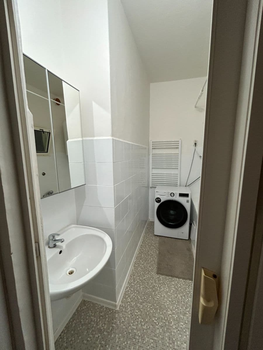 Pronájem bytu 1+kk 30 m², Michelská, Praha, Praha Pronájem bytu 1+kk 30 m², Michelská, Praha, Praha