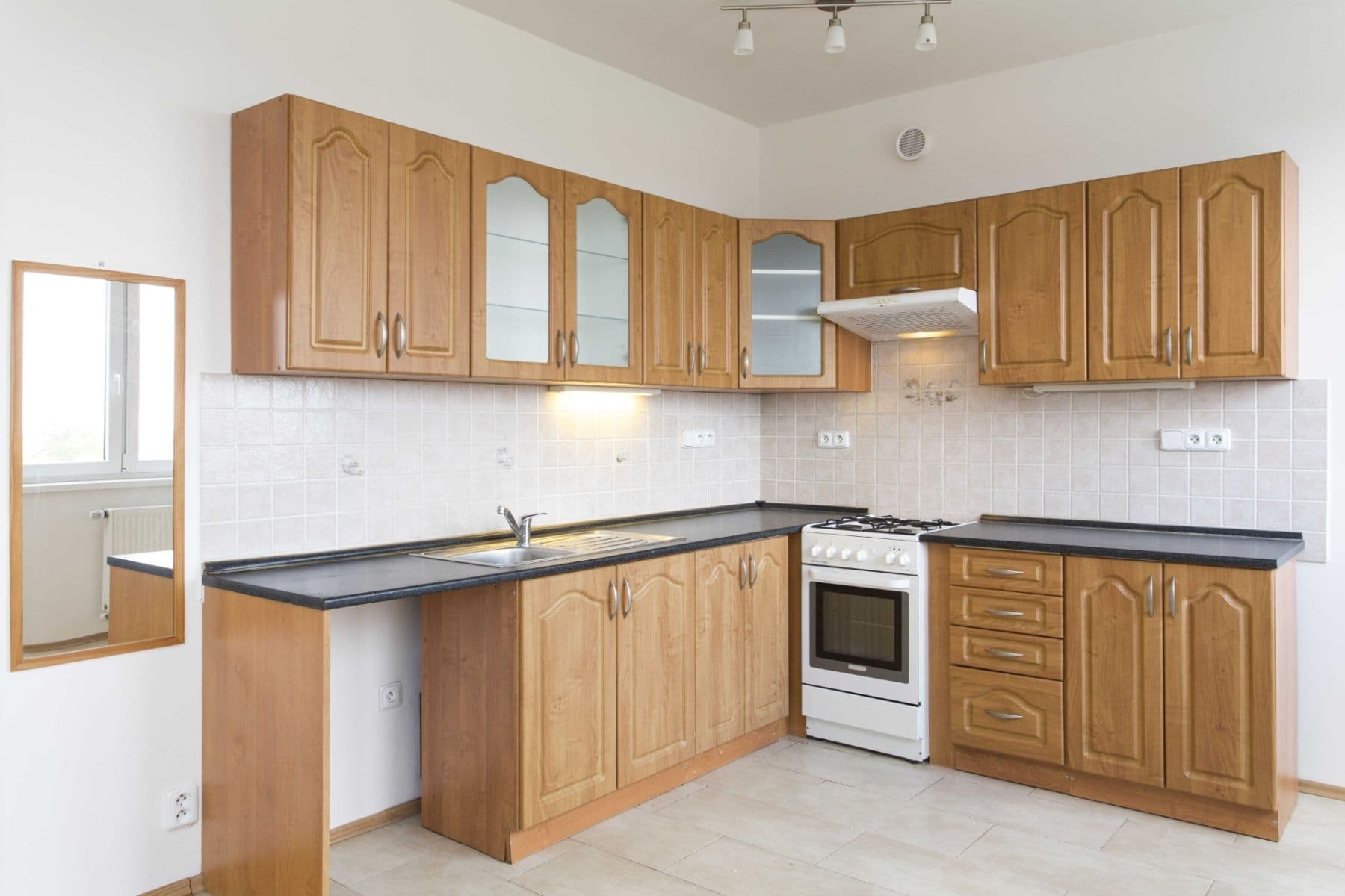 Pronájem bytu 2+kk 47 m², Česká, Praha, Praha Pronájem bytu 2+kk 47 m², Česká, Praha, Praha