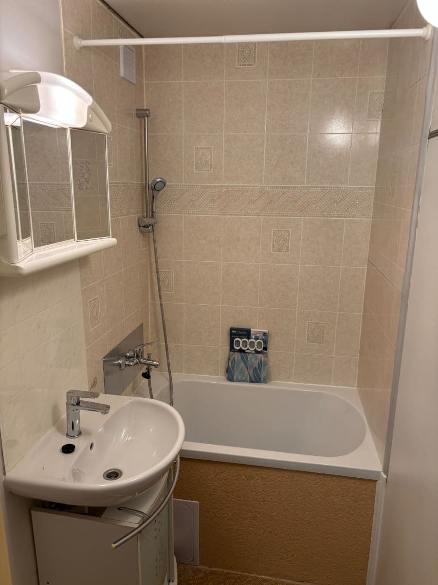 Pronájem bytu 1+1 30 m², Mazurská, Praha, Praha Pronájem bytu 1+1 30 m², Mazurská, Praha, Praha