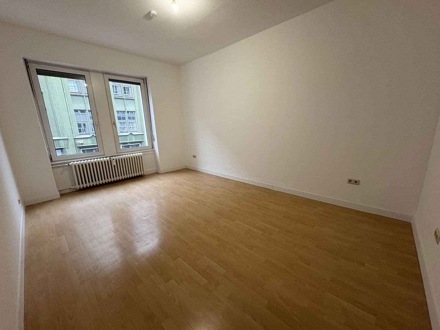 Pronájem bytu 4+1 130 m², Karcherstraße, Saarbrücken, Země Sársko Pronájem bytu 4+1 130 m², Karcherstraße, Saarbrücken, Země Sársko