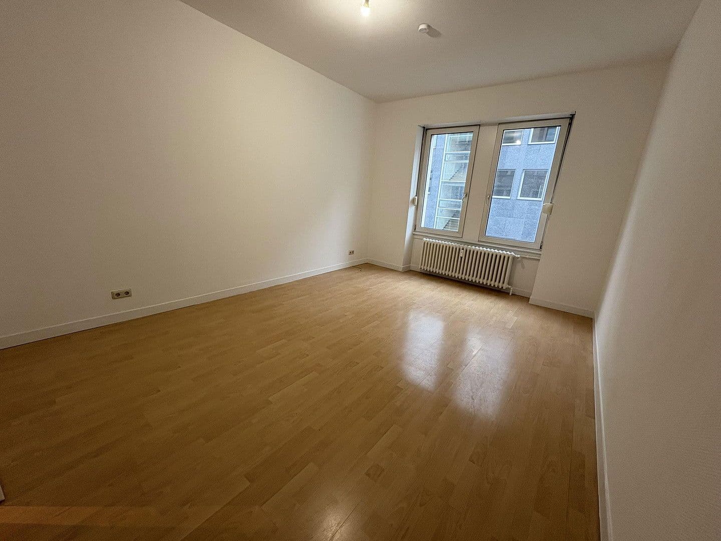 Pronájem bytu 4+1 130 m², Karcherstraße, Saarbrücken, Země Sársko Pronájem bytu 4+1 130 m², Karcherstraße, Saarbrücken, Země Sársko
