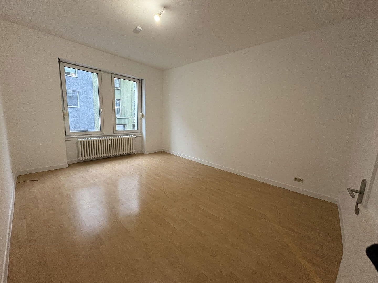 Pronájem bytu 4+1 130 m², Karcherstraße, Saarbrücken, Země Sársko Pronájem bytu 4+1 130 m², Karcherstraße, Saarbrücken, Země Sársko