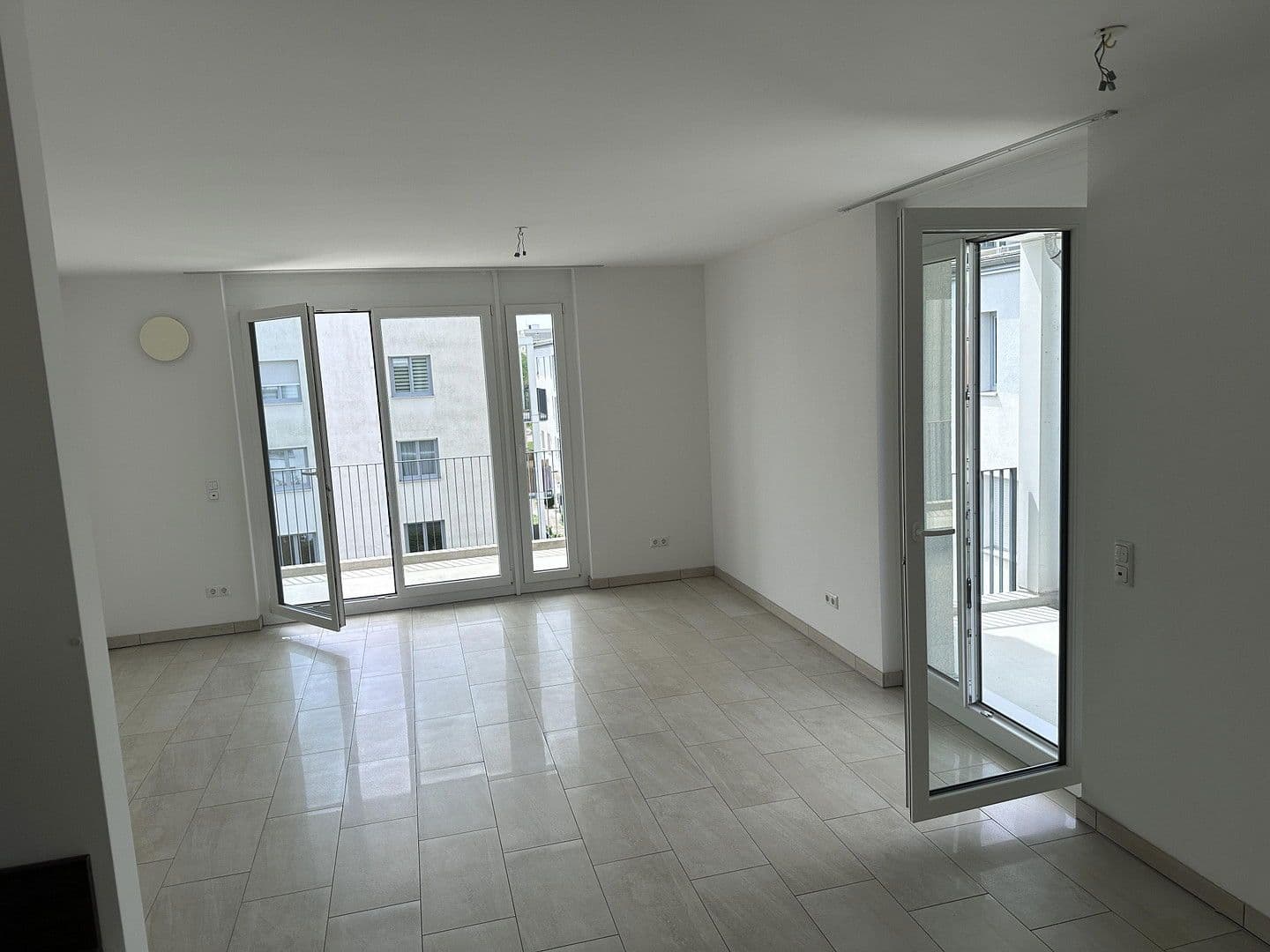 Prodej bytu 3+1 88 m², Theresienbogen 23, Unterschleißheim, Bavorsko Prodej bytu 3+1 88 m², Theresienbogen 23, Unterschleißheim, Bavorsko