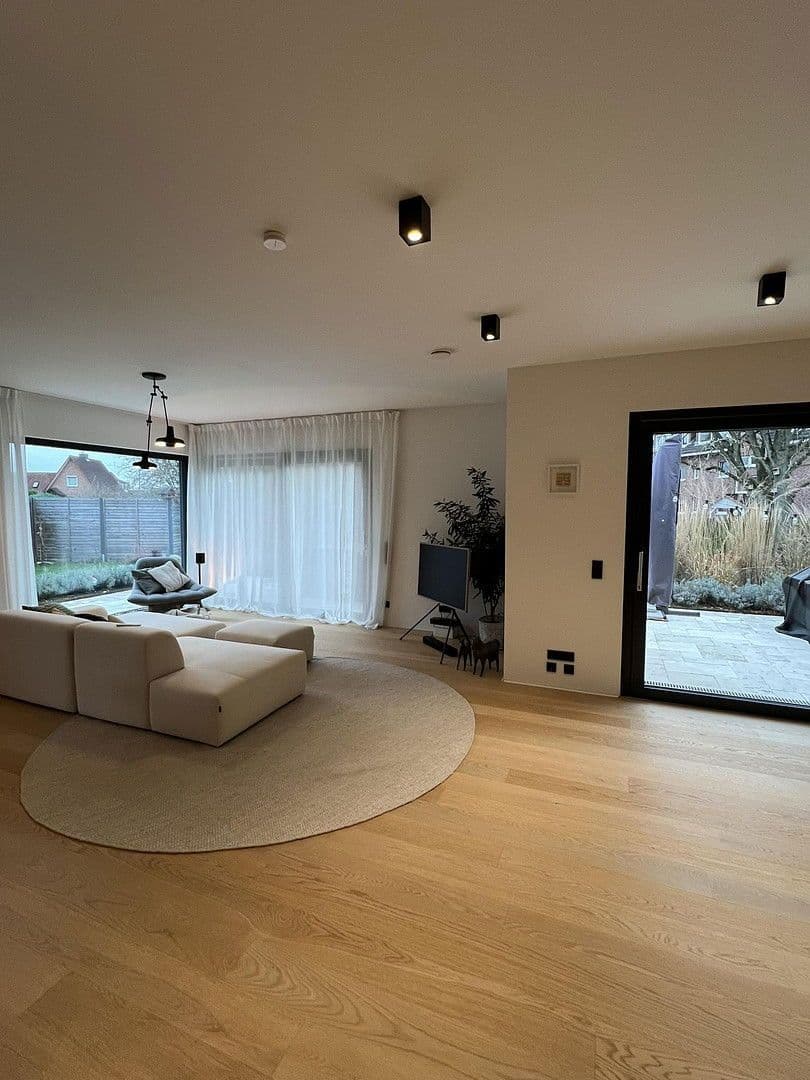 Prodej domu 171 m², pozemek 689 m², Schwarzenbek, Šlesvicko-Holštýnsko Prodej domu 171 m², pozemek 689 m², Schwarzenbek, Šlesvicko-Holštýnsko