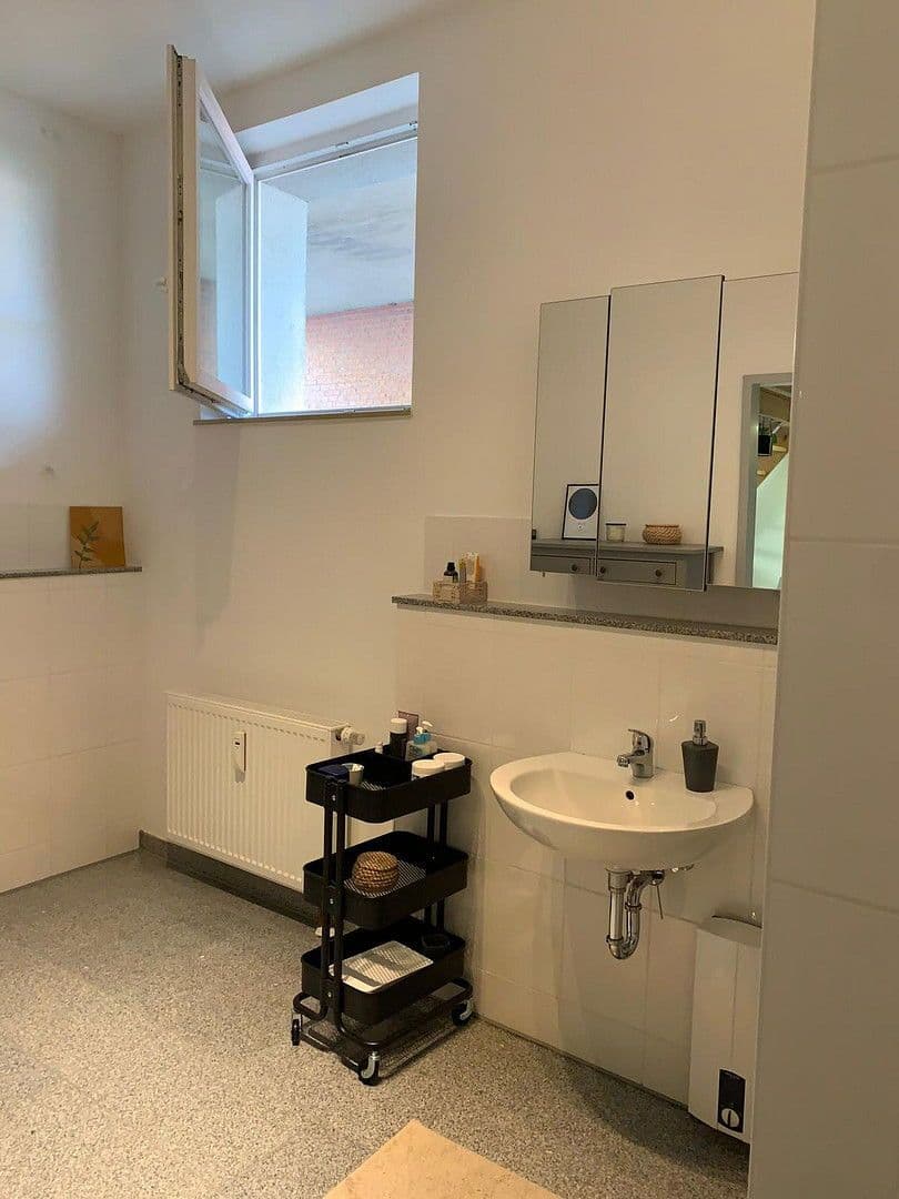 Pronájem bytu 1+1 44 m², Lange Straße 13, Osnabrück, Dolní Sasko Pronájem bytu 1+1 44 m², Lange Straße 13, Osnabrück, Dolní Sasko