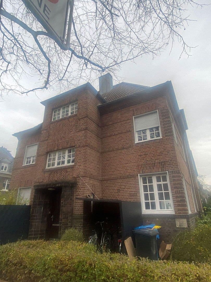 Prodej domu 331 m², pozemek 417 m², Yorckstrasse 37, Krefeld, Severní Porýní-Vestfálsko Prodej domu 331 m², pozemek 417 m², Yorckstrasse 37, Krefeld, Severní Porýní-Vestfálsko