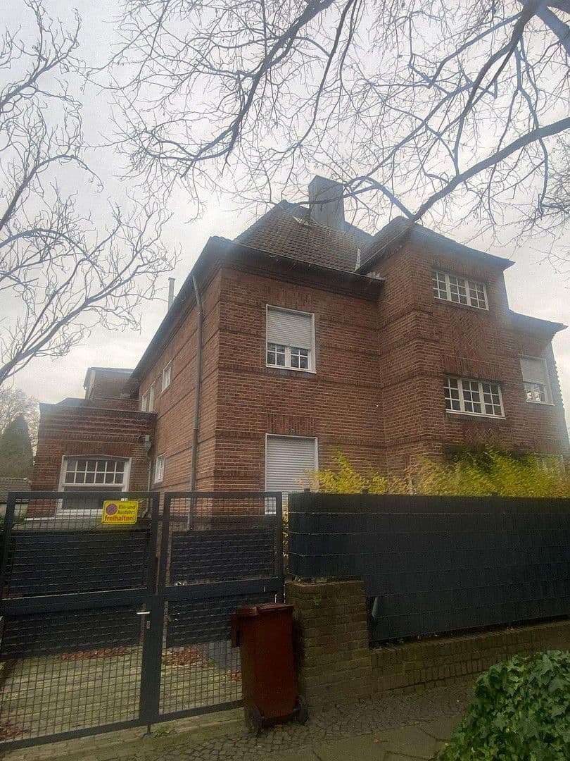 Prodej domu 331 m², pozemek 417 m², Yorckstrasse 37, Krefeld, Severní Porýní-Vestfálsko Prodej domu 331 m², pozemek 417 m², Yorckstrasse 37, Krefeld, Severní Porýní-Vestfálsko