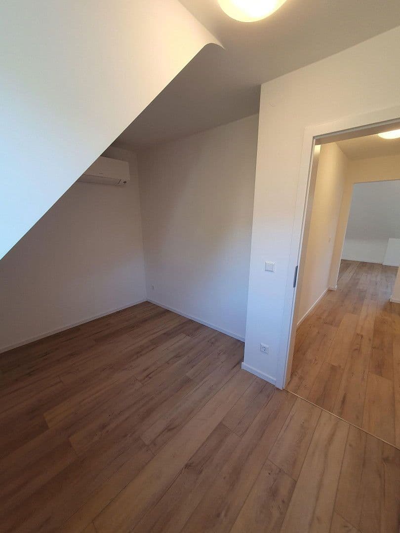 Pronájem bytu 2+1 37 m², Krummenackerstraße 69, Esslingen am Neckar, Bádensko-Württembersko Pronájem bytu 2+1 37 m², Krummenackerstraße 69, Esslingen am Neckar, Bádensko-Württembersko