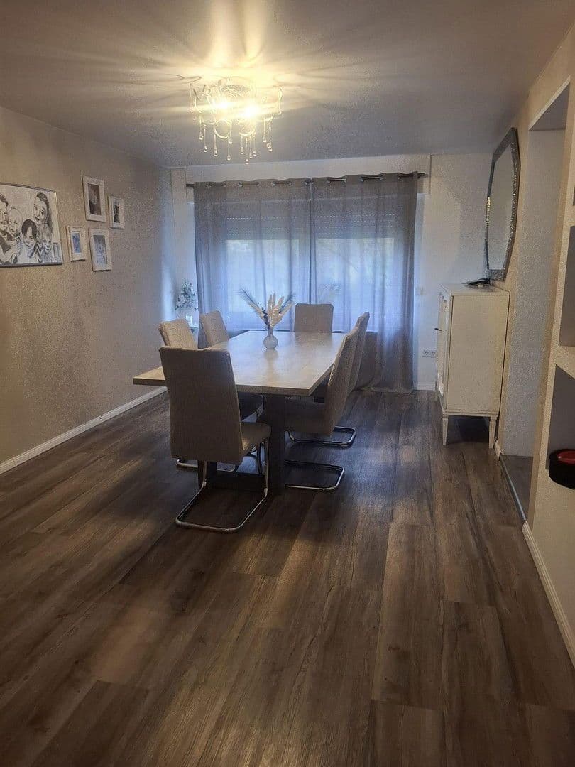 Prodej domu 150 m², pozemek 1.400 m², Hauptstrasse 14, Obererbach, Porýní-Falc Prodej domu 150 m², pozemek 1.400 m², Hauptstrasse 14, Obererbach, Porýní-Falc