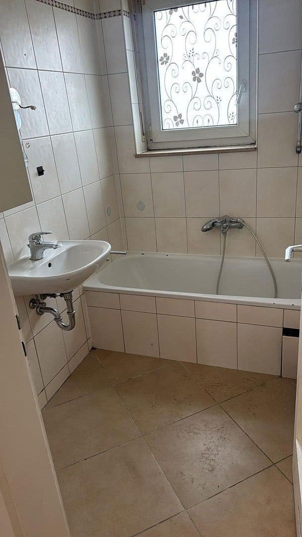 Pronájem bytu 4+1 78 m², Bahnhofstr. 187, Edenkoben, Porýní-Falc Pronájem bytu 4+1 78 m², Bahnhofstr. 187, Edenkoben, Porýní-Falc