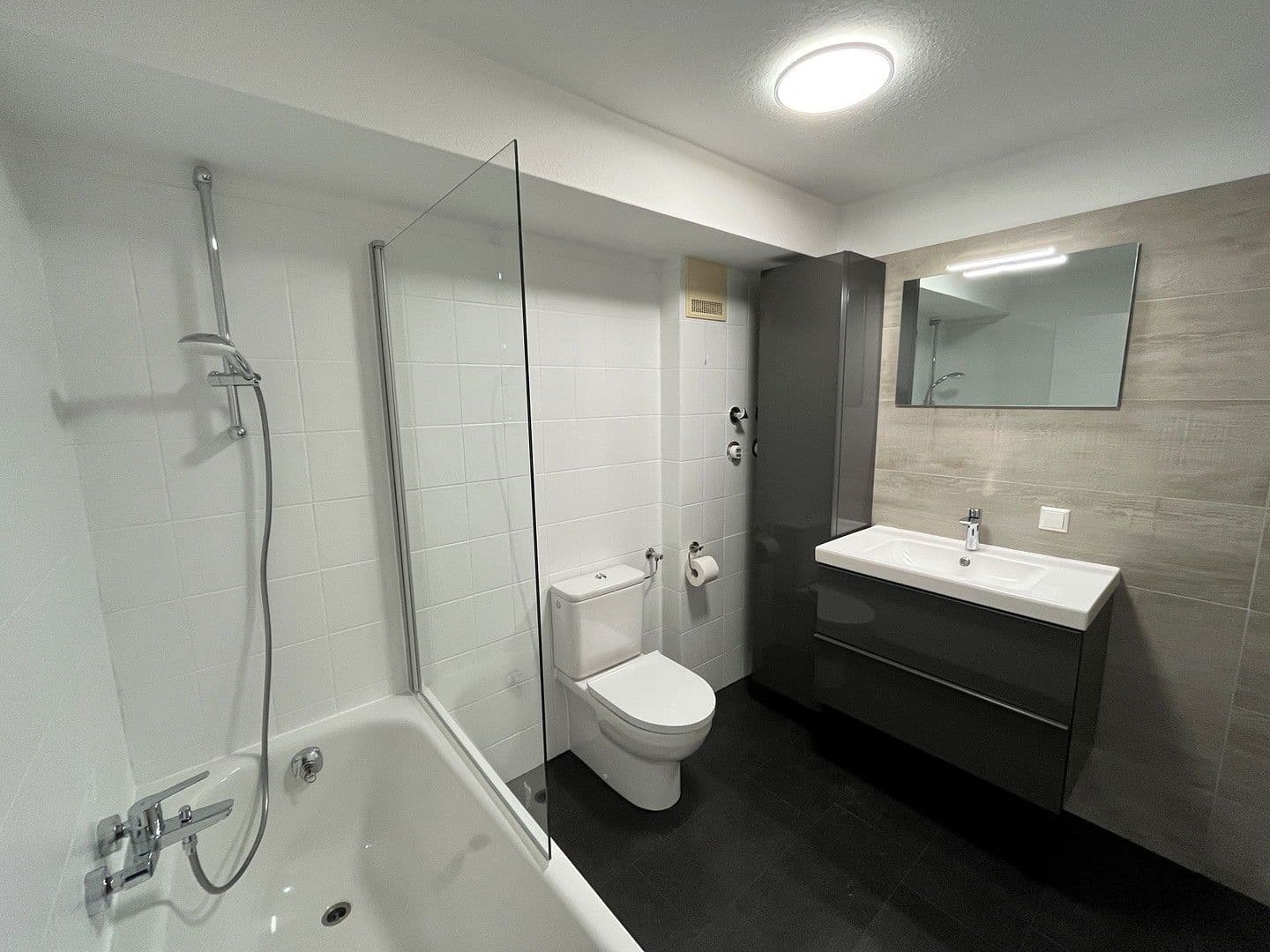 Pronájem bytu 2+1 51 m², Pfälzer Straße 21, Neckarsulm, Bádensko-Württembersko Pronájem bytu 2+1 51 m², Pfälzer Straße 21, Neckarsulm, Bádensko-Württembersko