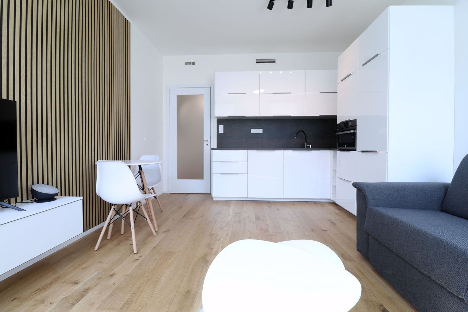 Pronájem bytu 1+kk 29 m², Nádražní, Praha, Praha Pronájem bytu 1+kk 29 m², Nádražní, Praha, Praha