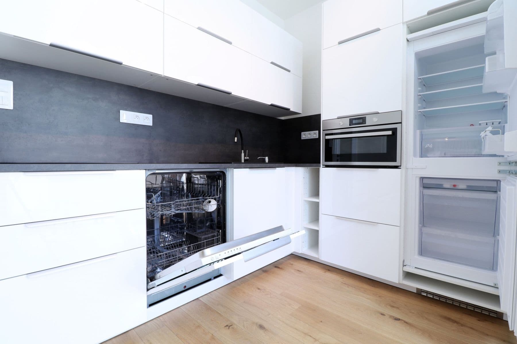 Pronájem bytu 1+kk 29 m², Nádražní, Praha, Praha Pronájem bytu 1+kk 29 m², Nádražní, Praha, Praha