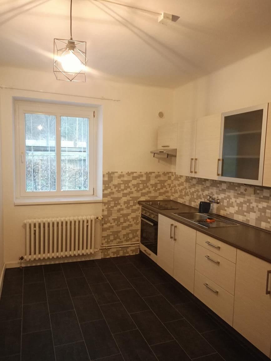 Pronájem bytu 2+1 86 m², Severní, Karlovy Vary, Karlovarský kraj Pronájem bytu 2+1 86 m², Severní, Karlovy Vary, Karlovarský kraj