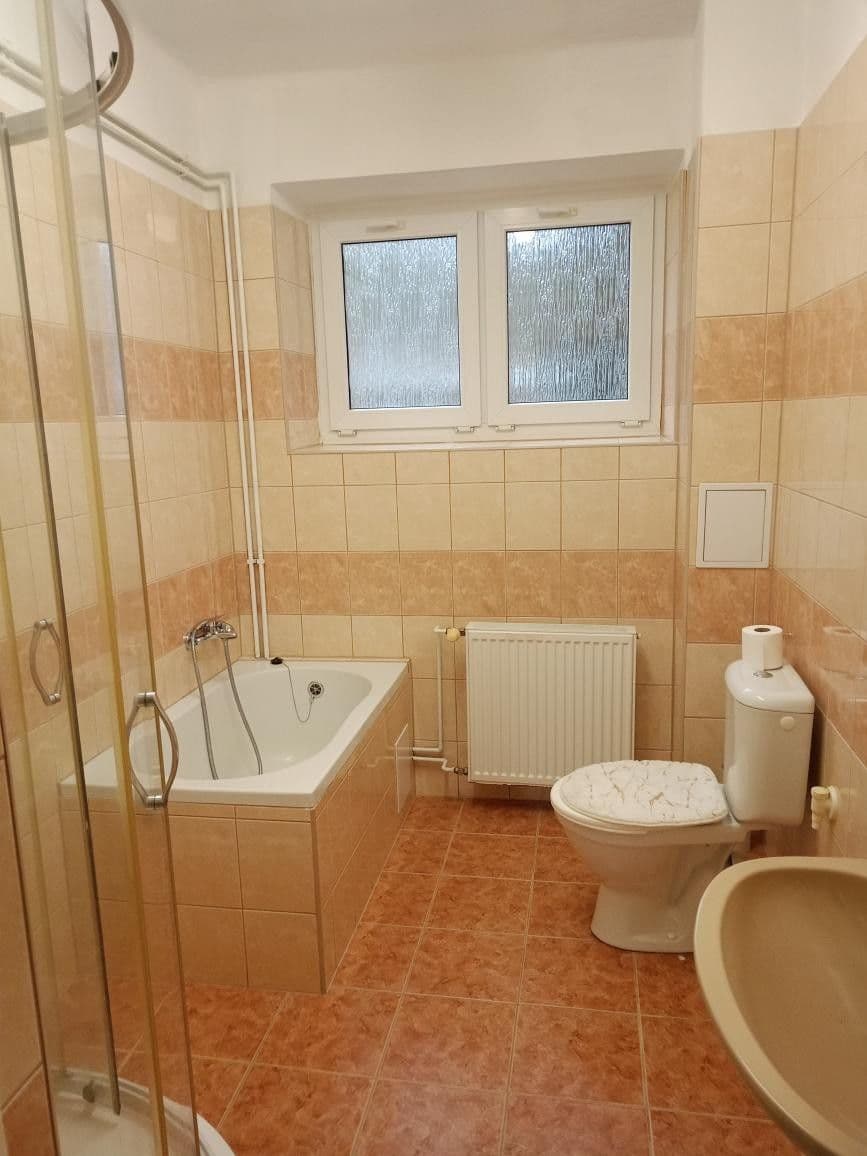 Pronájem bytu 2+1 86 m², Severní, Karlovy Vary, Karlovarský kraj Pronájem bytu 2+1 86 m², Severní, Karlovy Vary, Karlovarský kraj