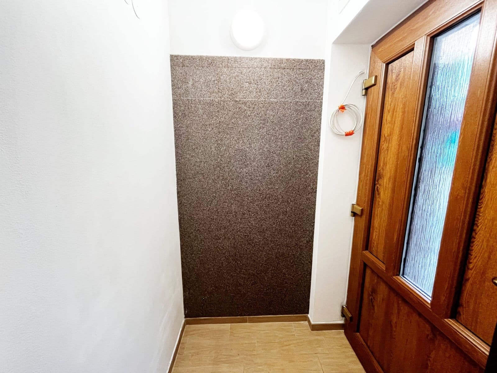 Pronájem bytu 2+kk 27 m², Družstevní, Chýně, Středočeský kraj Pronájem bytu 2+kk 27 m², Družstevní, Chýně, Středočeský kraj