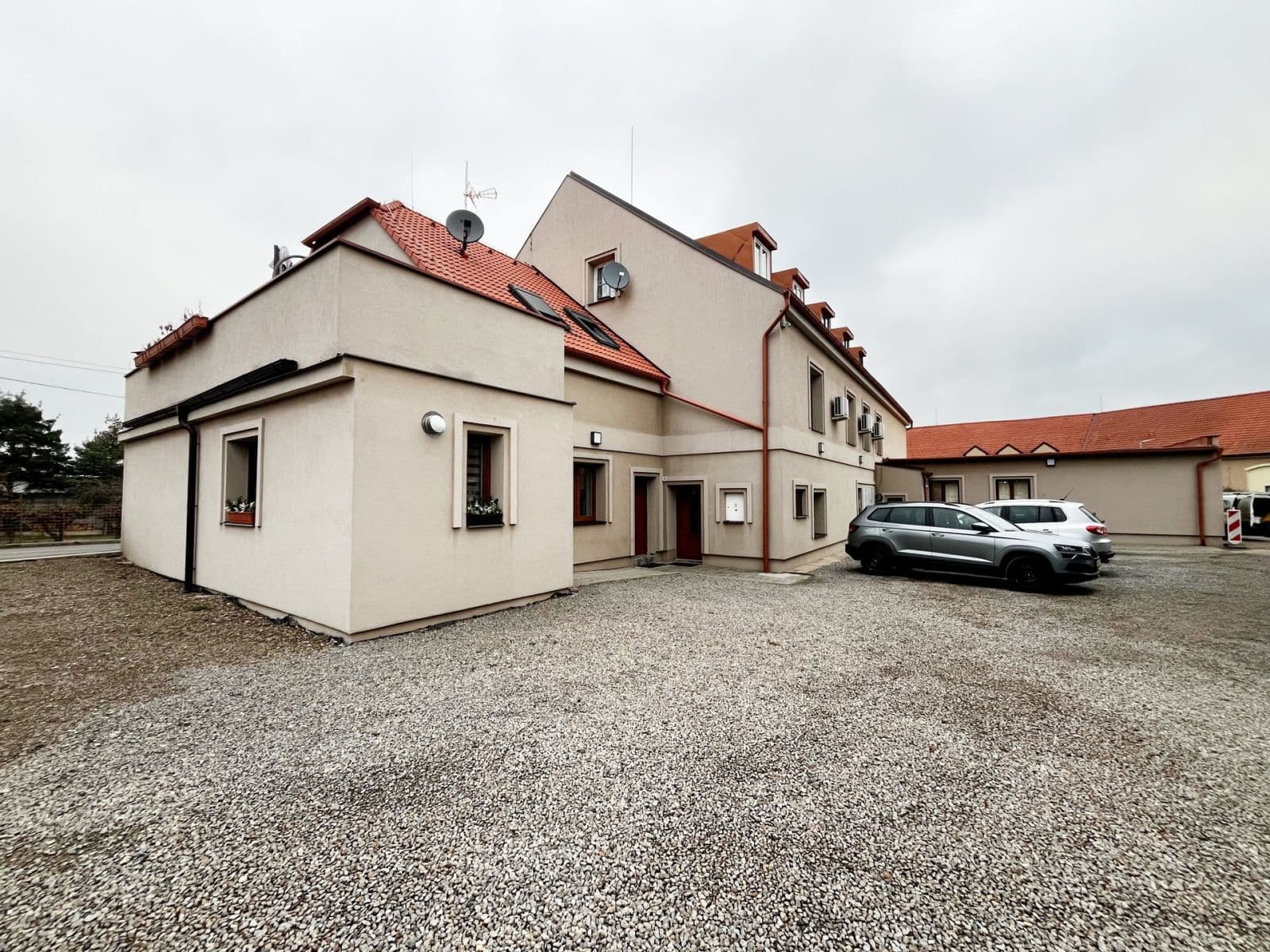 Pronájem bytu 2+kk 27 m², Družstevní, Chýně, Středočeský kraj Pronájem bytu 2+kk 27 m², Družstevní, Chýně, Středočeský kraj