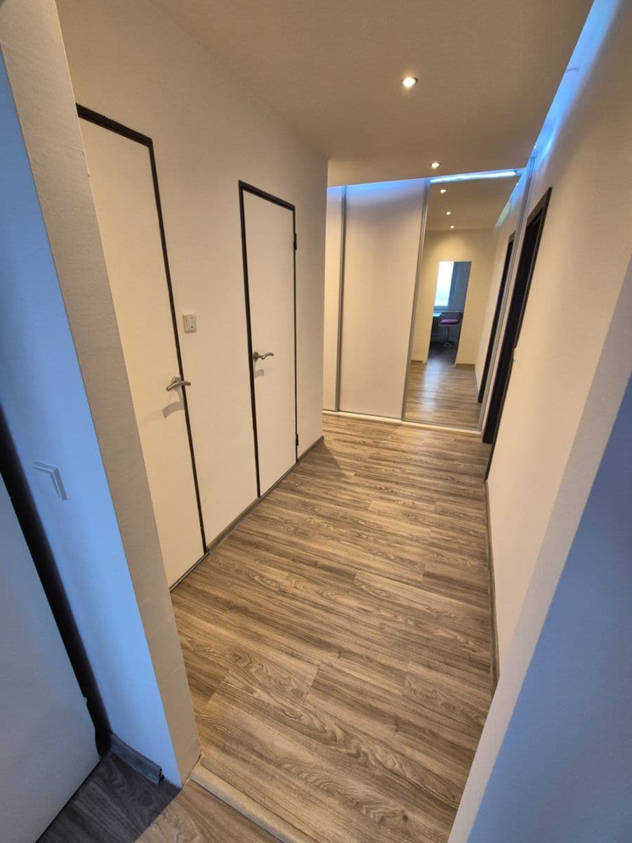 Pronájem bytu 3+1 76 m², Bzenecká, Brno, Jihomoravský kraj Pronájem bytu 3+1 76 m², Bzenecká, Brno, Jihomoravský kraj