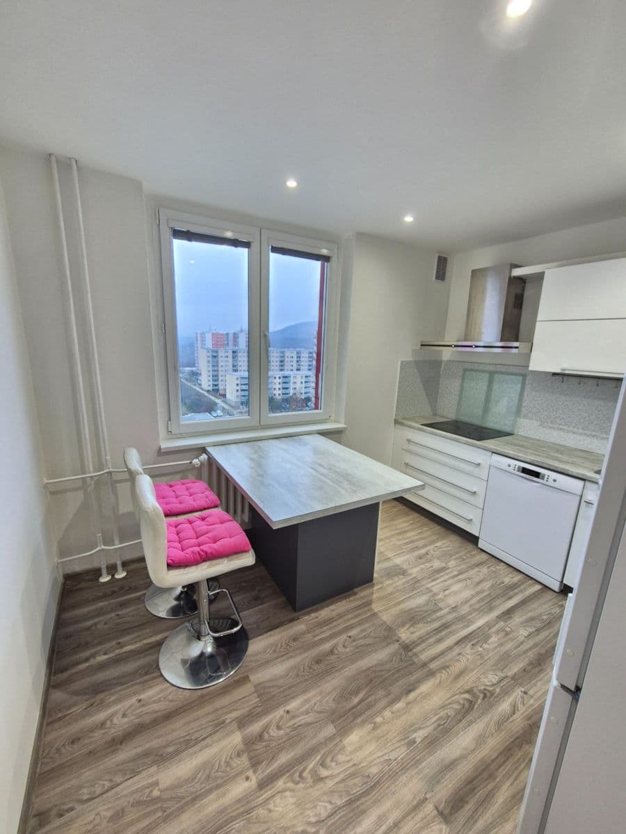 Pronájem bytu 3+1 76 m², Bzenecká, Brno, Jihomoravský kraj Pronájem bytu 3+1 76 m², Bzenecká, Brno, Jihomoravský kraj