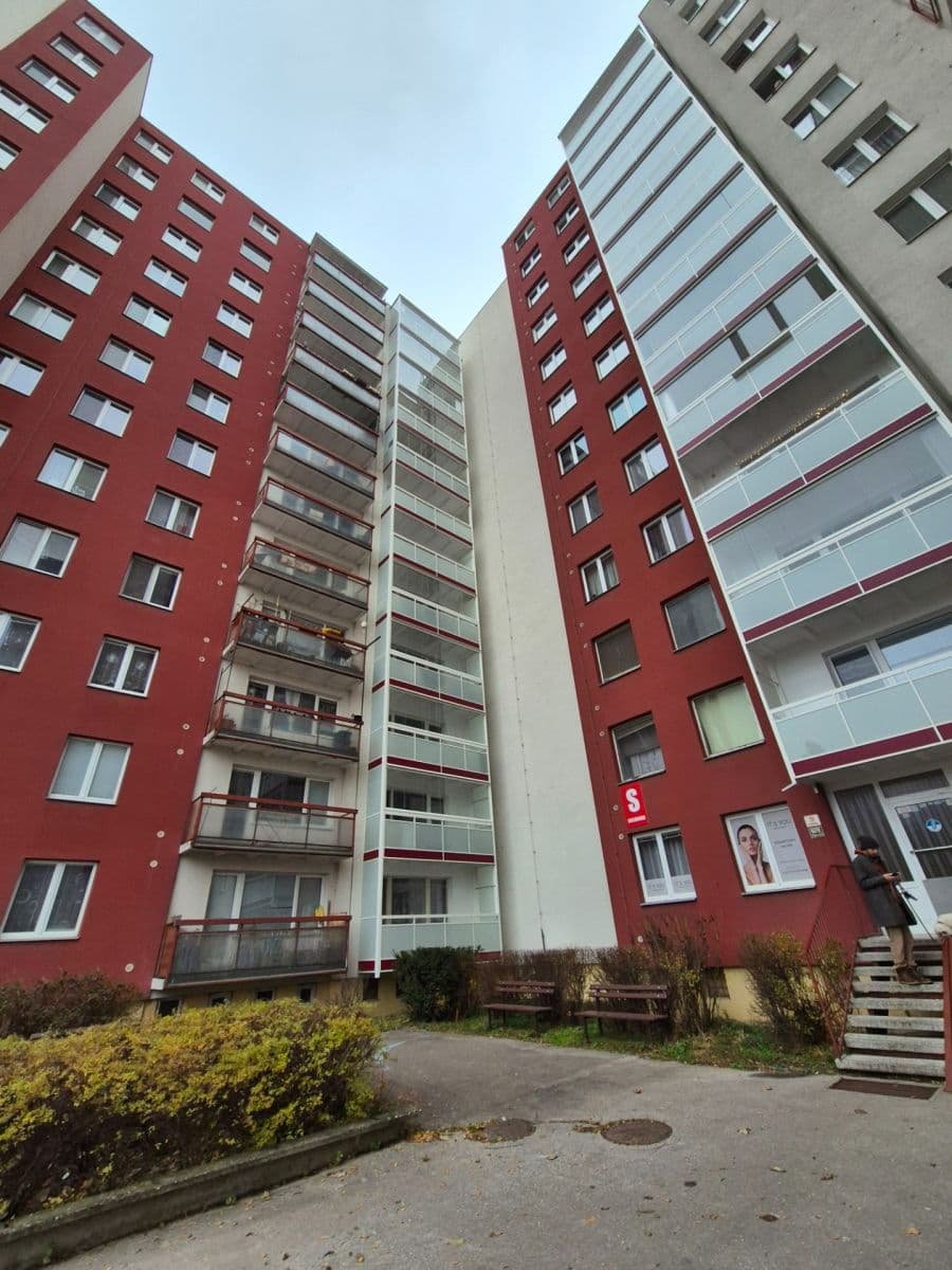 Pronájem bytu 3+1 76 m², Bzenecká, Brno, Jihomoravský kraj Pronájem bytu 3+1 76 m², Bzenecká, Brno, Jihomoravský kraj