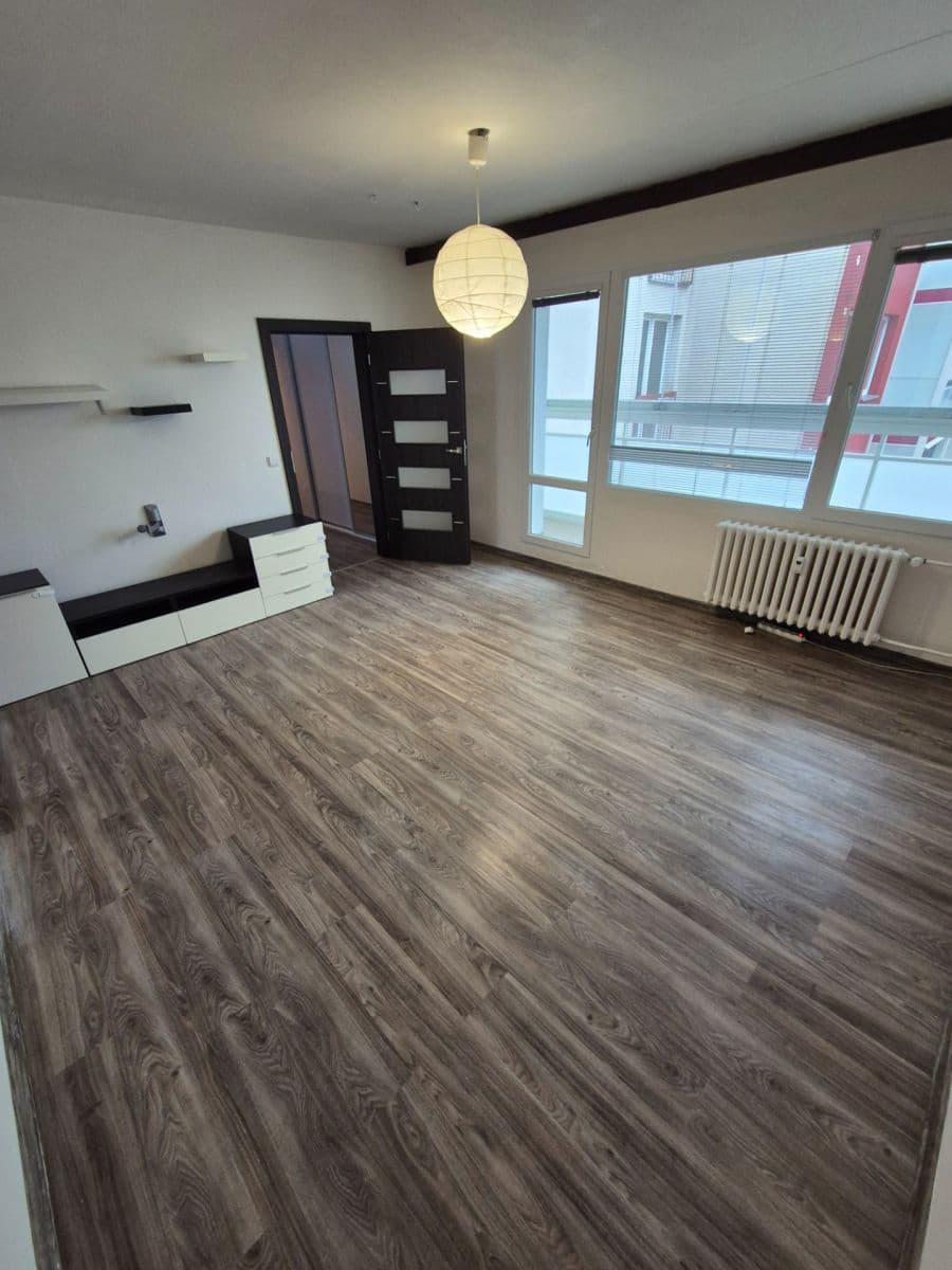 Pronájem bytu 3+1 76 m², Bzenecká, Brno, Jihomoravský kraj Pronájem bytu 3+1 76 m², Bzenecká, Brno, Jihomoravský kraj