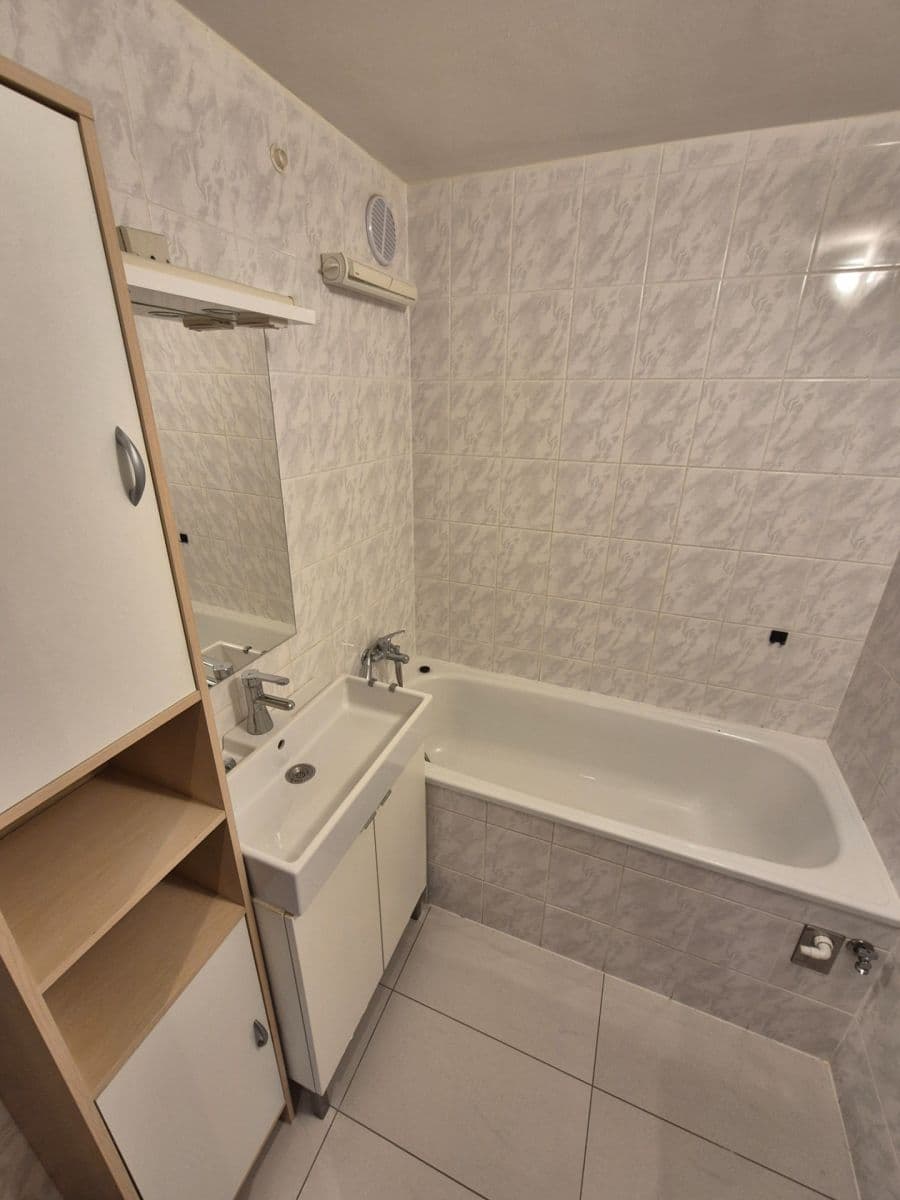 Pronájem bytu 3+1 76 m², Bzenecká, Brno, Jihomoravský kraj Pronájem bytu 3+1 76 m², Bzenecká, Brno, Jihomoravský kraj