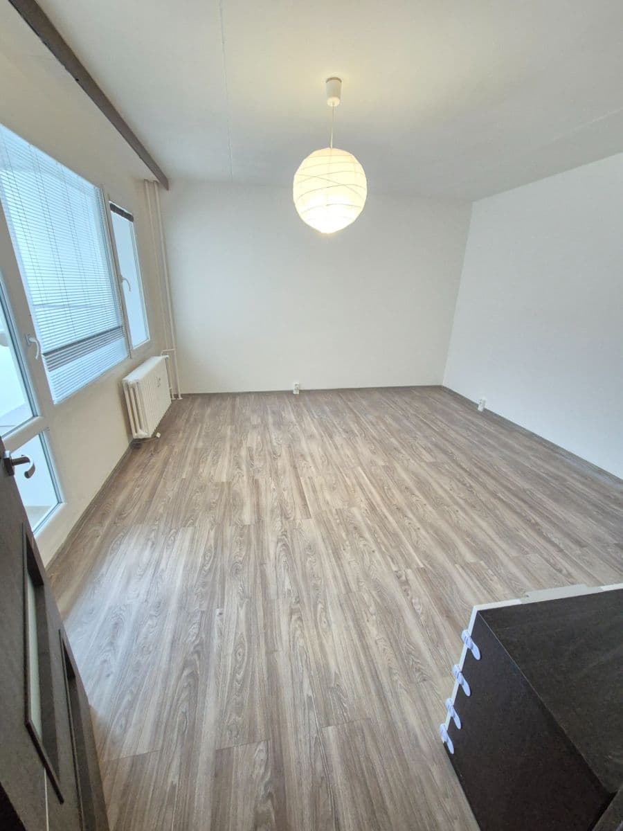 Pronájem bytu 3+1 76 m², Bzenecká, Brno, Jihomoravský kraj Pronájem bytu 3+1 76 m², Bzenecká, Brno, Jihomoravský kraj
