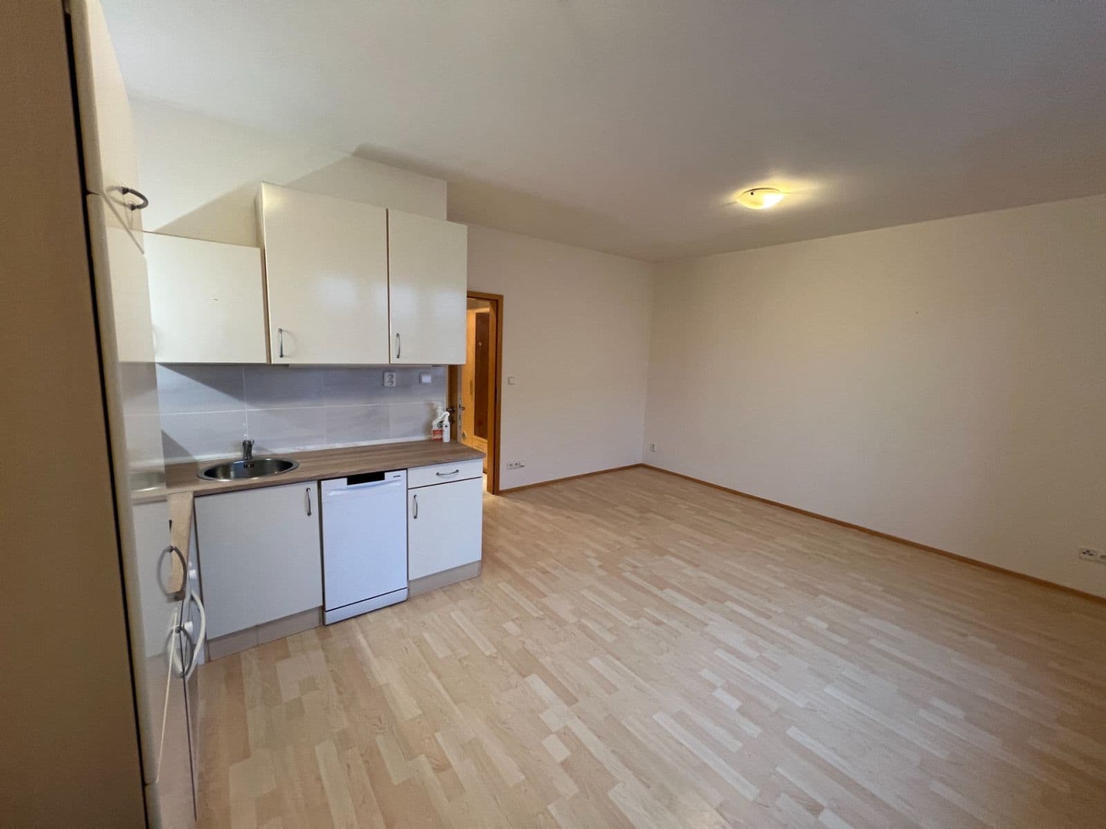 Pronájem bytu 1+kk 29 m², Velenovského, Praha, Praha Pronájem bytu 1+kk 29 m², Velenovského, Praha, Praha