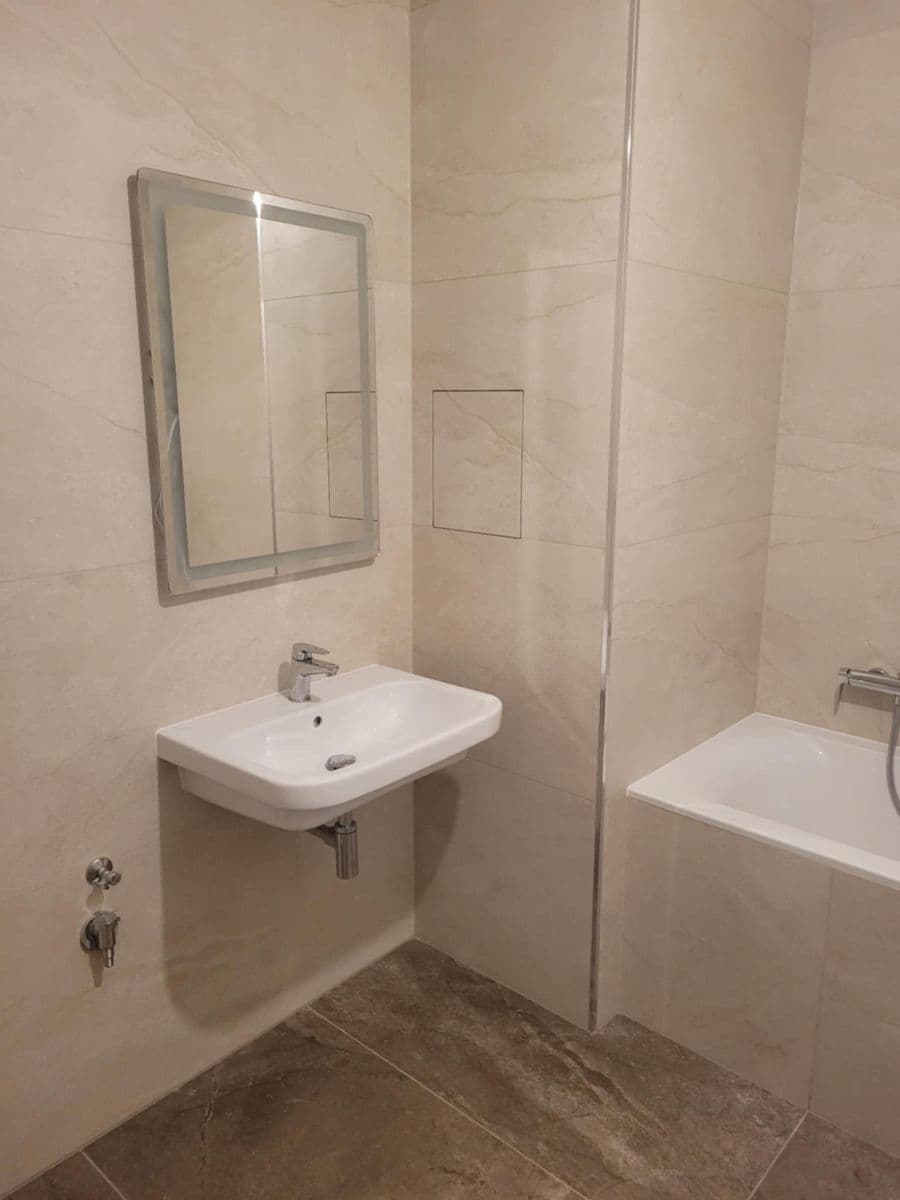 Pronájem bytu 2+kk 54 m², Šumavská, Karlovy Vary, Karlovarský kraj Pronájem bytu 2+kk 54 m², Šumavská, Karlovy Vary, Karlovarský kraj