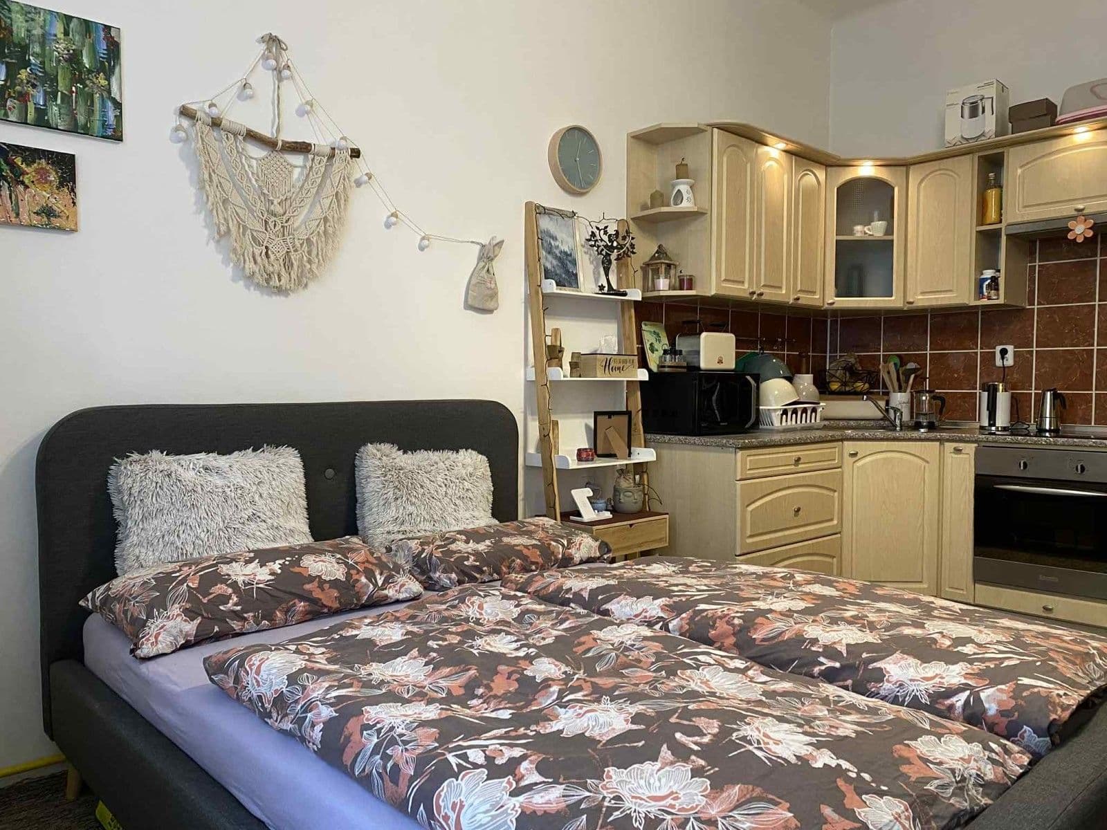 Pronájem bytu 1+kk 25 m², Žitomírská, Praha, Praha Pronájem bytu 1+kk 25 m², Žitomírská, Praha, Praha